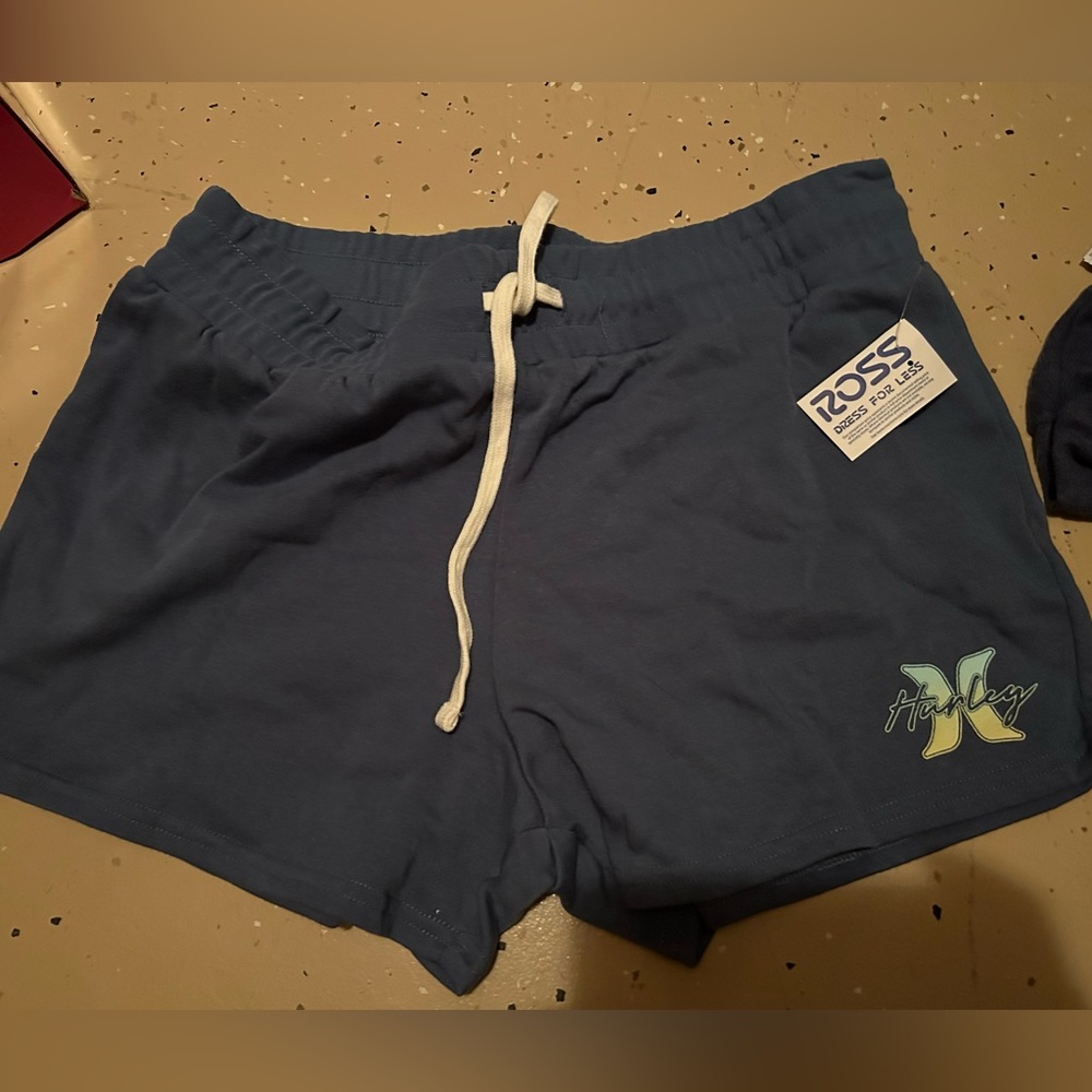 Hurley shorts x large